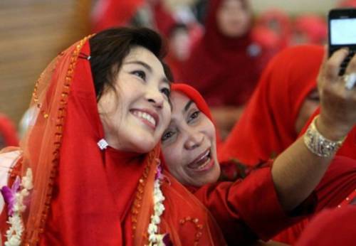 英拉擔(dān)任時(shí)尚雜志模特舊照曝光 英拉擔(dān)任時(shí)尚雜志模特舊照曝光