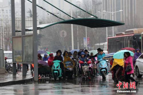 鄭州街頭遮陽(yáng)棚