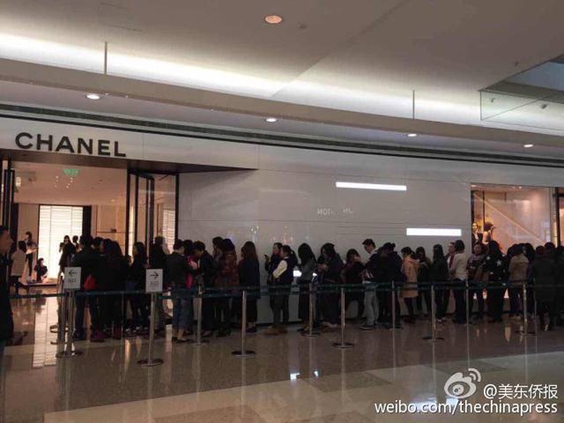 奢侈品牌中國(guó)區(qū)降價(jià)引發(fā)搶購(gòu) 奢侈品牌中國(guó)區(qū)降價(jià)引發(fā)搶購(gòu)