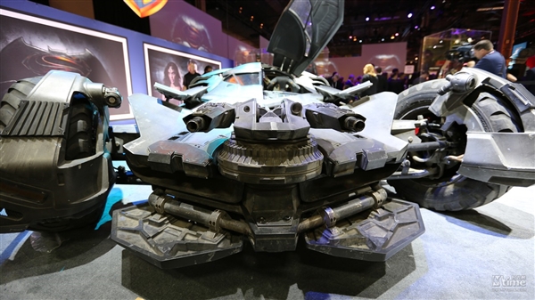 《蝙蝠俠大戰(zhàn)超人》新款戰(zhàn)車(chē) 《蝙蝠俠大戰(zhàn)超人》新款戰(zhàn)車(chē)