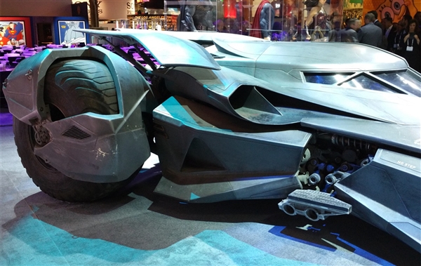 《蝙蝠俠大戰(zhàn)超人》新款戰(zhàn)車(chē) 《蝙蝠俠大戰(zhàn)超人》新款戰(zhàn)車(chē)