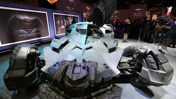 《蝙蝠俠大戰(zhàn)超人》新款戰(zhàn)車(chē) 《蝙蝠俠大戰(zhàn)超人》新款戰(zhàn)車(chē)