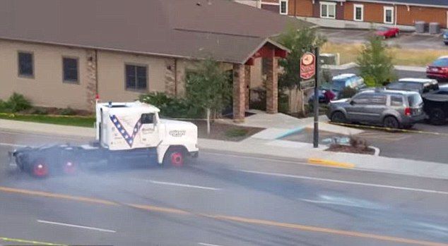 男子駕卡車飛越51米鴻溝刷新世界紀錄 男子駕卡車飛越51米鴻溝刷新世界紀錄