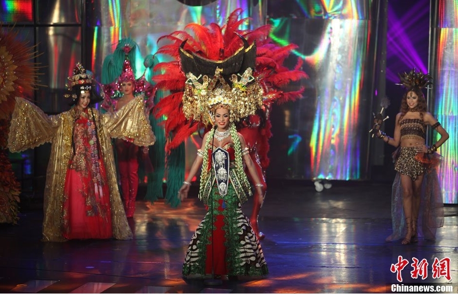 變性人選美落幕 三甲熱情擁吻 變性人選美落幕 三甲熱情擁吻