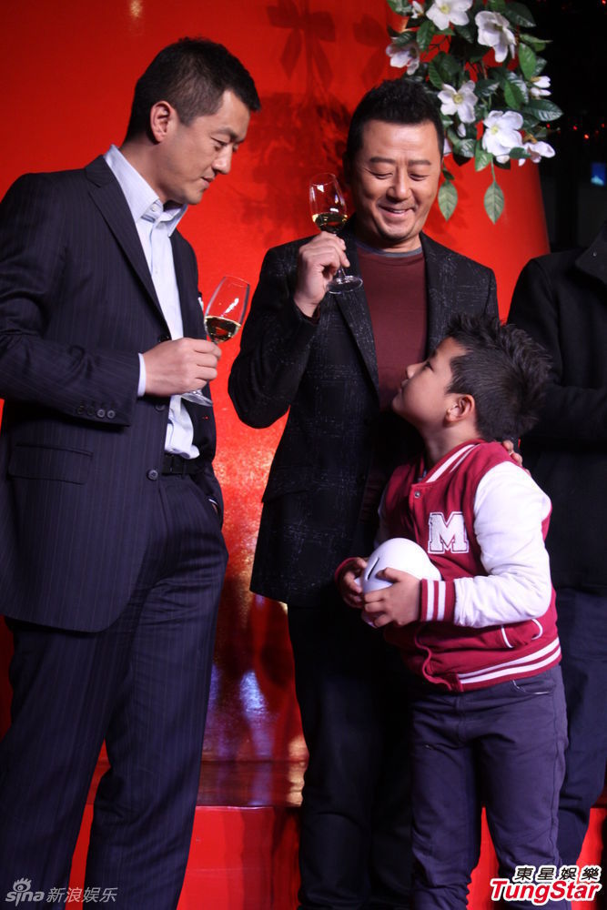 李亞鵬、郭濤父子相活動