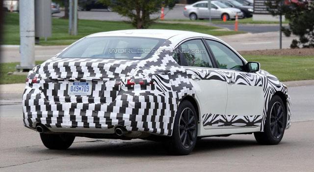 日產(chǎn)改款A(yù)ltima諜照首曝 外觀(guān)將有所調(diào)整