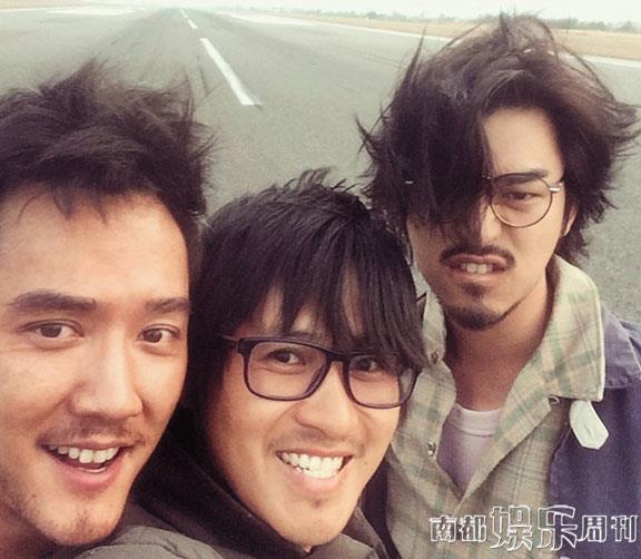 工地生活三人行。