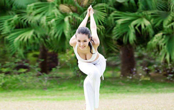 圖為瑜伽教母性感寫真。