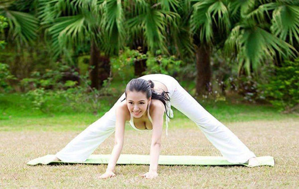 圖為瑜伽教母性感寫真。