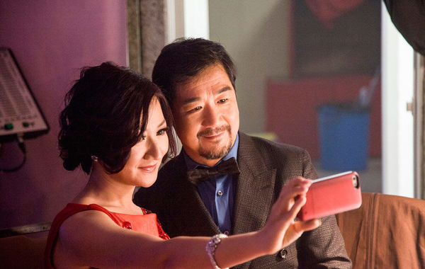 在主持晚會(huì)期間，張國(guó)立還與同場(chǎng)的女主持自拍合影。