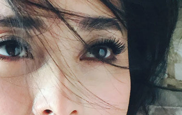 蔣勤勤吊帶美照。