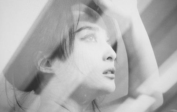 蔣勤勤吊帶美照。