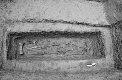 安陽二中發(fā)現(xiàn)商代古墓遺址 教學(xué)樓南北側(cè)均有墓葬 安陽二中發(fā)現(xiàn)商代古墓遺址 教學(xué)樓南北側(cè)均有墓葬