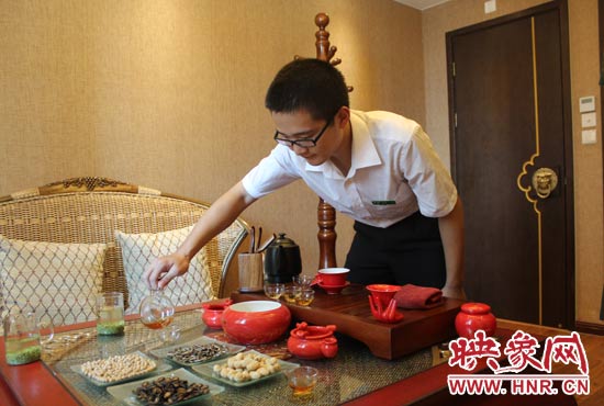 能泡好一杯茶，是李克勤今年夏天最大的收獲。