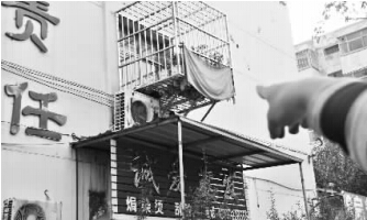 發(fā)生矛盾的一二樓鄰居，喇叭就安裝在二樓窗口。