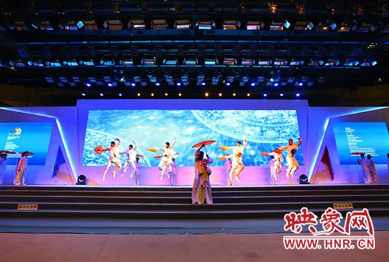 現(xiàn)場表演。