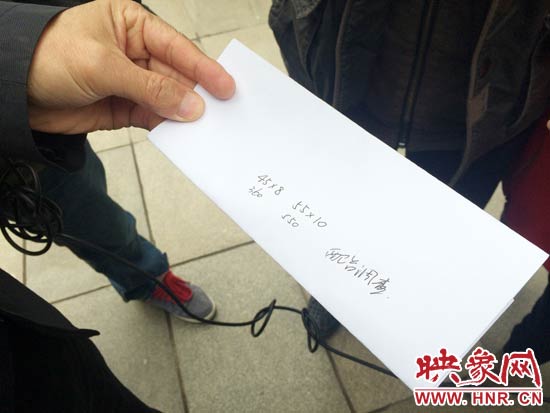 經(jīng)過初步測量，河南省人民會堂主樓的違法廣告牌面積為910平米。