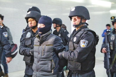 嫌疑人郭坤被押回三門(mén)峽