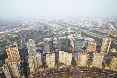 不少網(wǎng)友認(rèn)為，不動(dòng)產(chǎn)統(tǒng)一登記會(huì)使房?jī)r(jià)下跌。