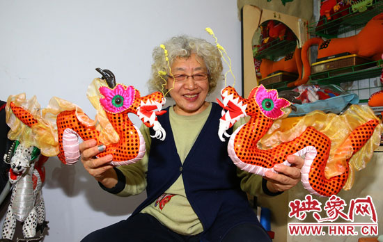 活靈活現的雙龍布藝