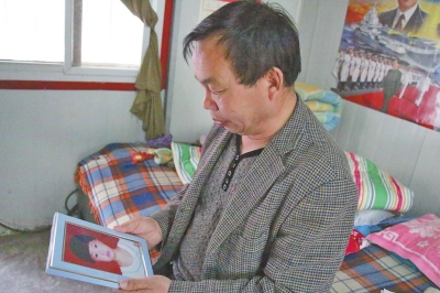 　每次想起自己3歲小孫女的無辜離世，老高都深深地悔恨自己交友不慎