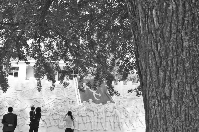 信陽市羅山縣何家沖村，當年紅二十五軍從這里出發(fā)。記者李文波攝影