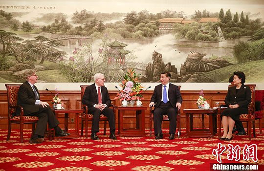 10月23日，中國國家主席習(xí)近平在北京釣魚臺(tái)國賓館會(huì)見清華大學(xué)經(jīng)濟(jì)管理學(xué)院顧問委員會(huì)海外委員。