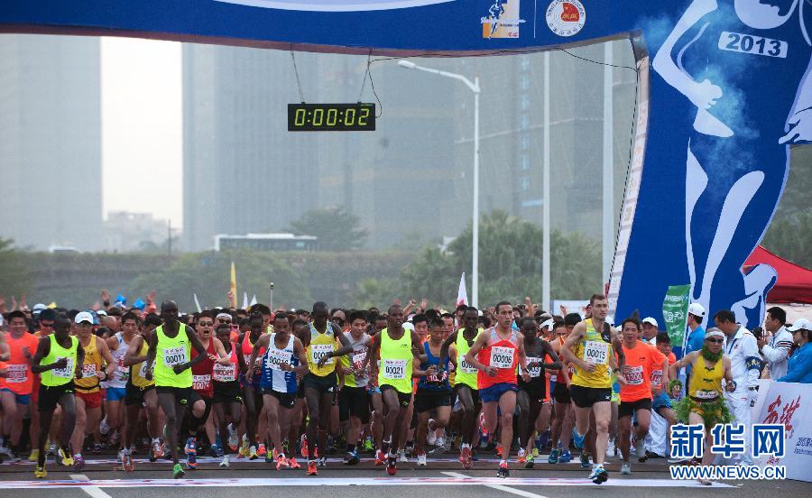 12月8日，選手們從起點(diǎn)出發(fā)。