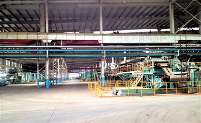 12月4日，三峽全通一個(gè)閑置的車間內(nèi)，落滿厚厚的塵土。