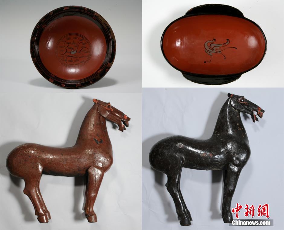 圖為出土漆器240余件，器形有耳杯、奩、幾、盤、盒、俑、馬等。