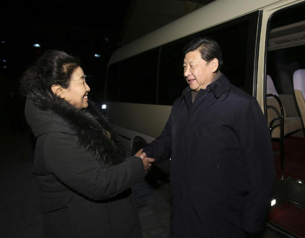 習(xí)近平27日晚看望了牛玉儒同志家屬。