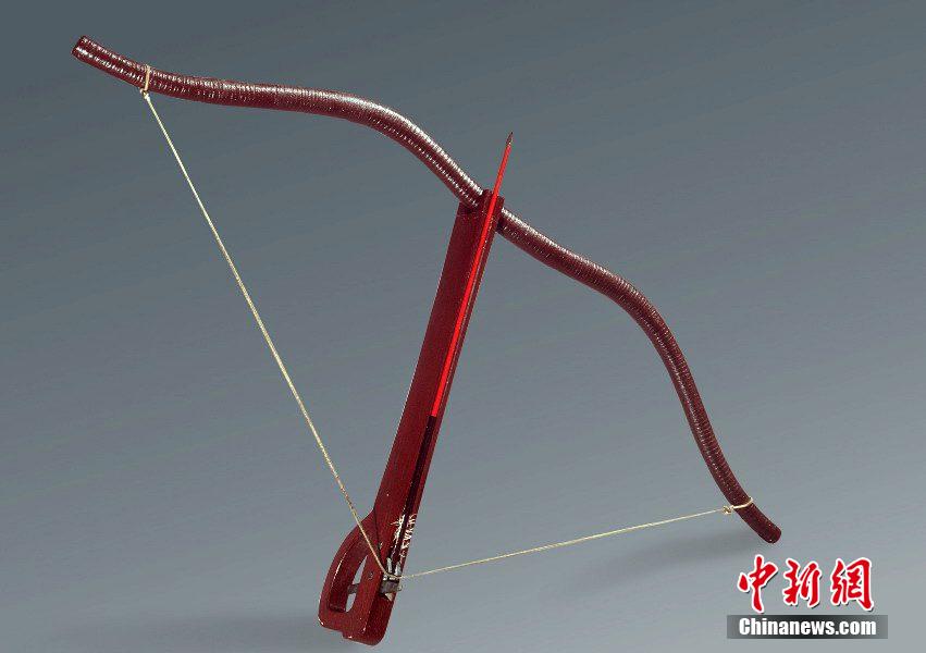 圖為弩的復(fù)制品。秦始皇帝陵博物院 供圖