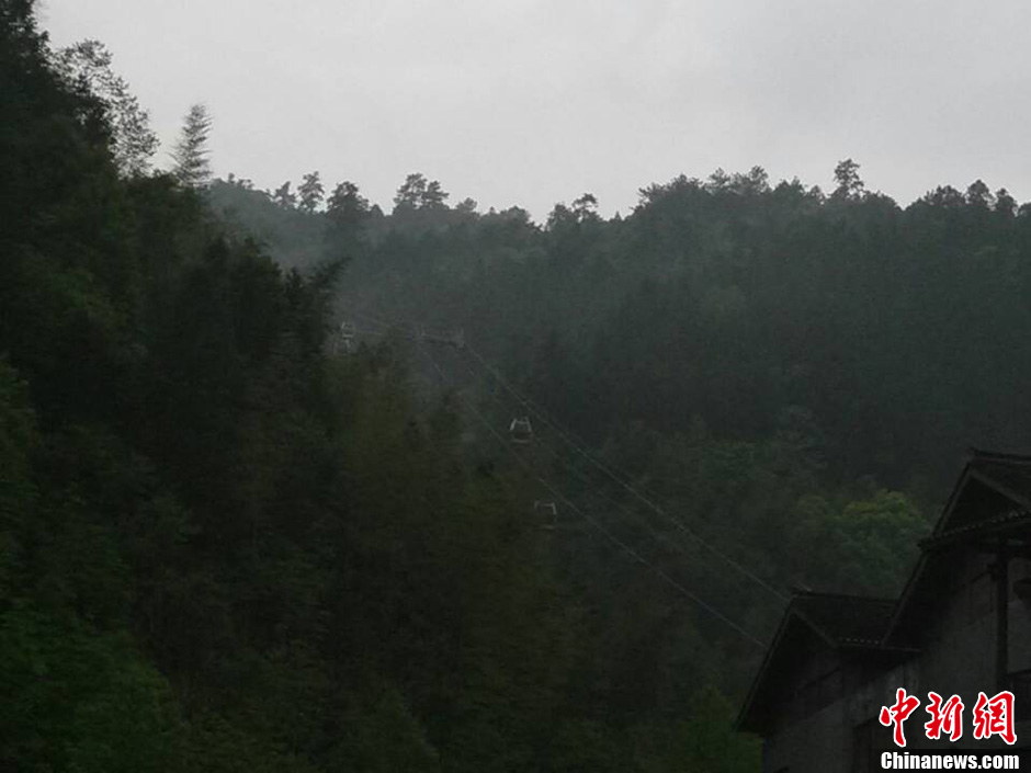 井岡山索道發(fā)生轎箱墜落 1人被甩出箱外遇難 井岡山索道發(fā)生轎箱墜落 1人被甩出箱外遇難