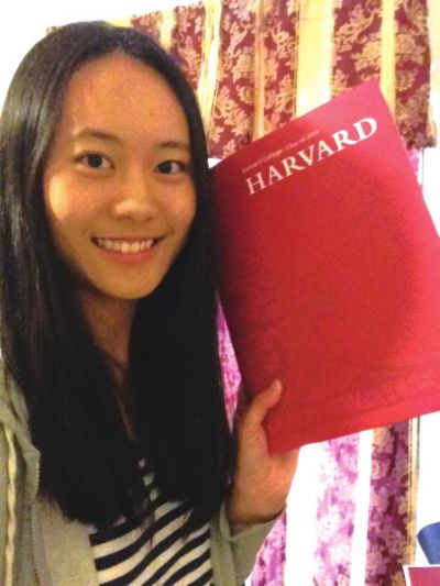 一米七二的身高，小麥色的皮膚，長發(fā)近乎及腰，灰色的連衣裙，當“美范兒”十足的張媛琦出現(xiàn)在記者面前時，記者很難想象如此成熟的她才只有19歲。