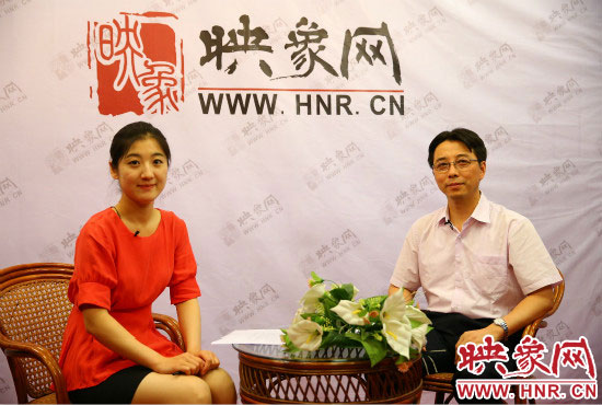 南京大學(xué)河南招生組負(fù)責(zé)人武港山教授做客映象網(wǎng)2014高招“名校面對(duì)面”系列視頻訪談。