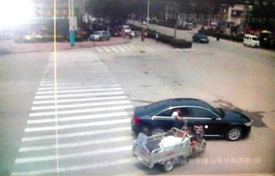 23日中午，陳母被突然噴毒。新京報記者 王瑞鋒 攝