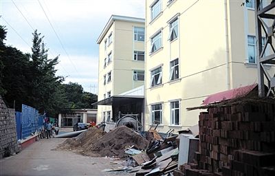 　該山莊目前正在建四星級賓館。新京報記者 吳江 攝