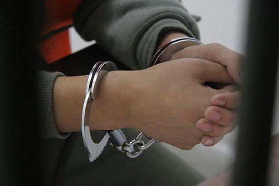 女子遭4人輪奸 被收買(mǎi)后稱(chēng)自愿