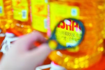 　市場(chǎng)上的轉(zhuǎn)基因油。資料圖