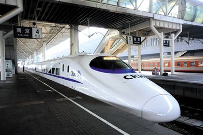 　白皮車 動(dòng)車，高鐵基本全白色