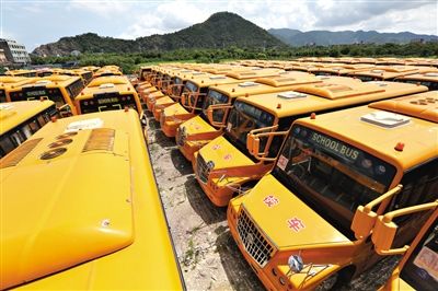 8月28日，浙江溫嶺，擱置農(nóng)村近1年的校車。
