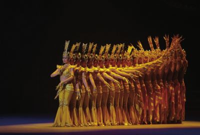 在歡迎晚宴上，上演經(jīng)典節(jié)目千手觀音。新華社發(fā)