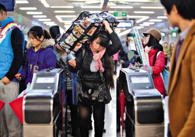 “網(wǎng)絡(luò)黃?！迸浒僬讓拵屍?0.1秒發(fā)現(xiàn)退票