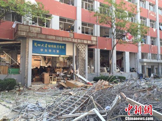 7月20日上午7點(diǎn)32分，蘭州大學(xué)醫(yī)學(xué)南校區(qū)學(xué)生公寓外一施工現(xiàn)場(chǎng)發(fā)生閃爆