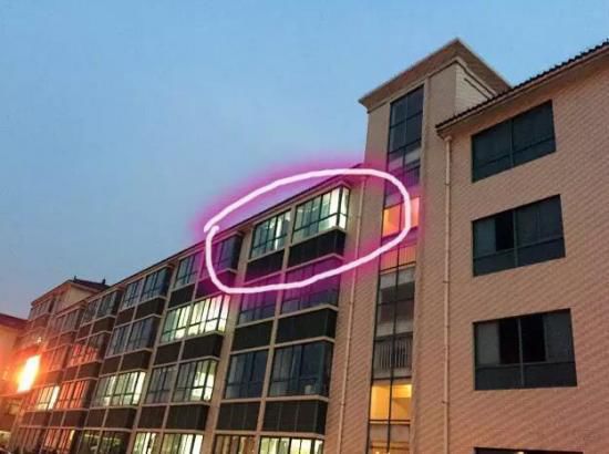 就在這間教室，吳老師在監(jiān)考中過世。