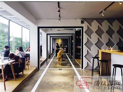 200平方米的閱讀區(qū)域開始限制人流。