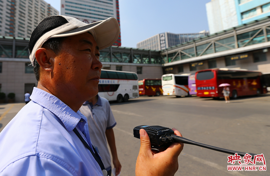 黑紅色的皮膚，是高溫戶(hù)外工作者最顯著的“標(biāo)識(shí)”