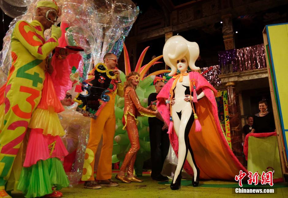 另類世界小姐大賽舉行 選手奇葩造型雷爆眼球 另類世界小姐大賽舉行 選手奇葩造型雷爆眼球