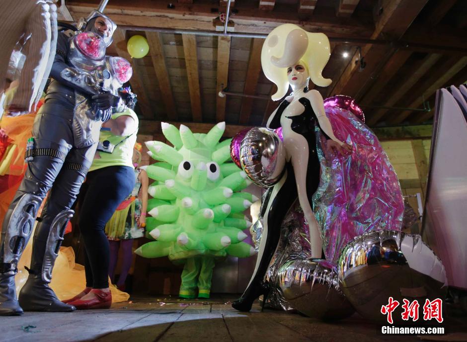 另類世界小姐大賽舉行 選手奇葩造型雷爆眼球 另類世界小姐大賽舉行 選手奇葩造型雷爆眼球
