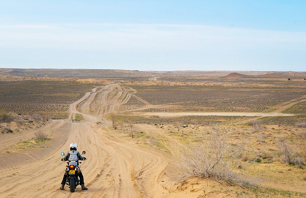 在3個月中，夫婦倆從阿姆斯特丹到達(dá)蒙古，途中經(jīng)過16個國家。